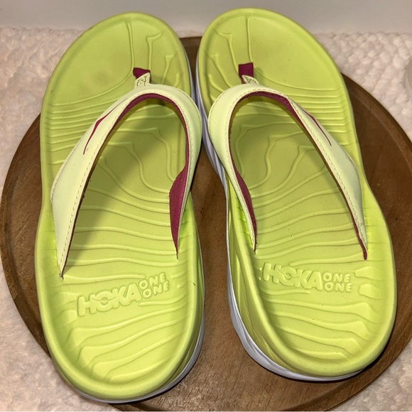 Hoka Ora Recovery Women’s Flip Flop.Size 8 Butterfly/Festival Fuchsia/lime Green - Picture 5 of 7